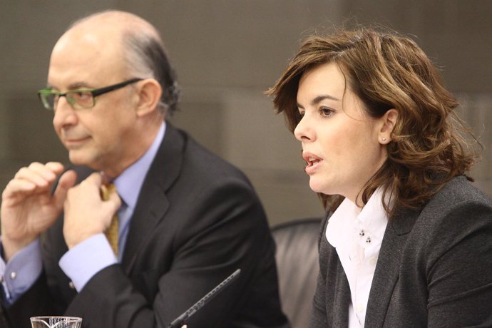 Cristóbal Montoro Y Soraya Sáenz De Santamaría En Consejo De Ministros