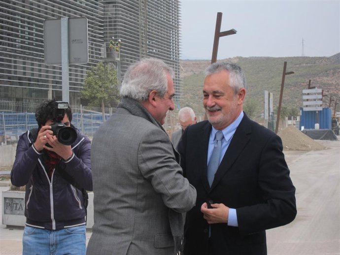 Griñán Saluda Al Director General Del PITA, Alfredo Sánchez, A Su Llegada 