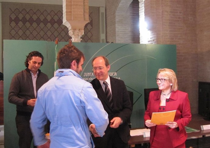 Entrega De Las Ayudas Para El Desarrollo Sostenible En La Provincia