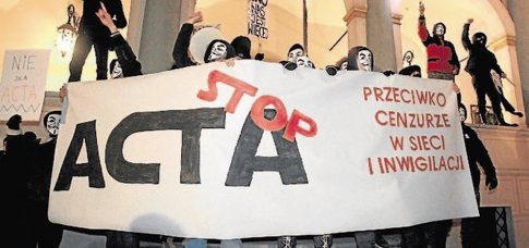 Mnifestantes En Polonia