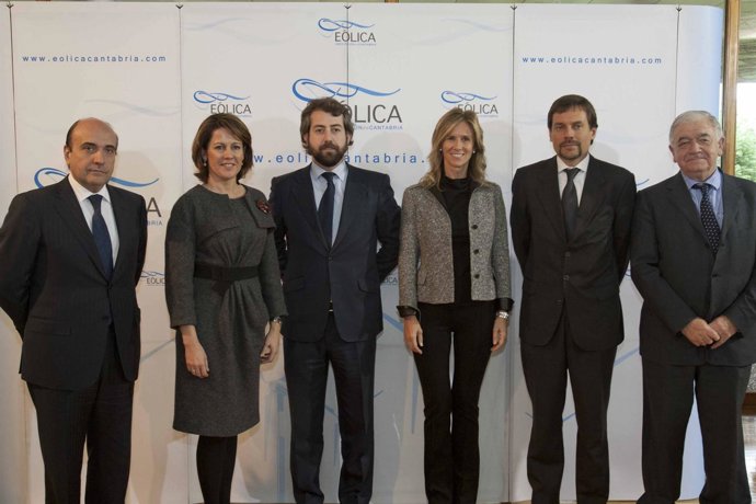 Barcina Con El Resto De Participantes En Una Jornada Sobre Energías Renovables.