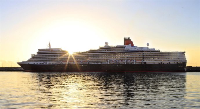 Crucero En El Puerto De Santa Cruz De Tenerife