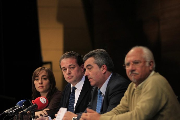 Familiares De Niños Robados Durante El Franquismo
