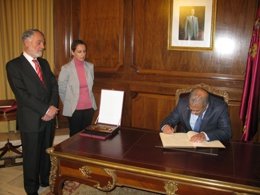 Celdrán Y  Masood Khalili