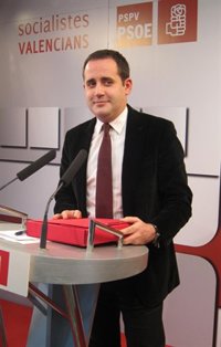 Alarte advierte a Fabra de que "solo recortando los derechos de los valencianos no saldremos de esta situación"