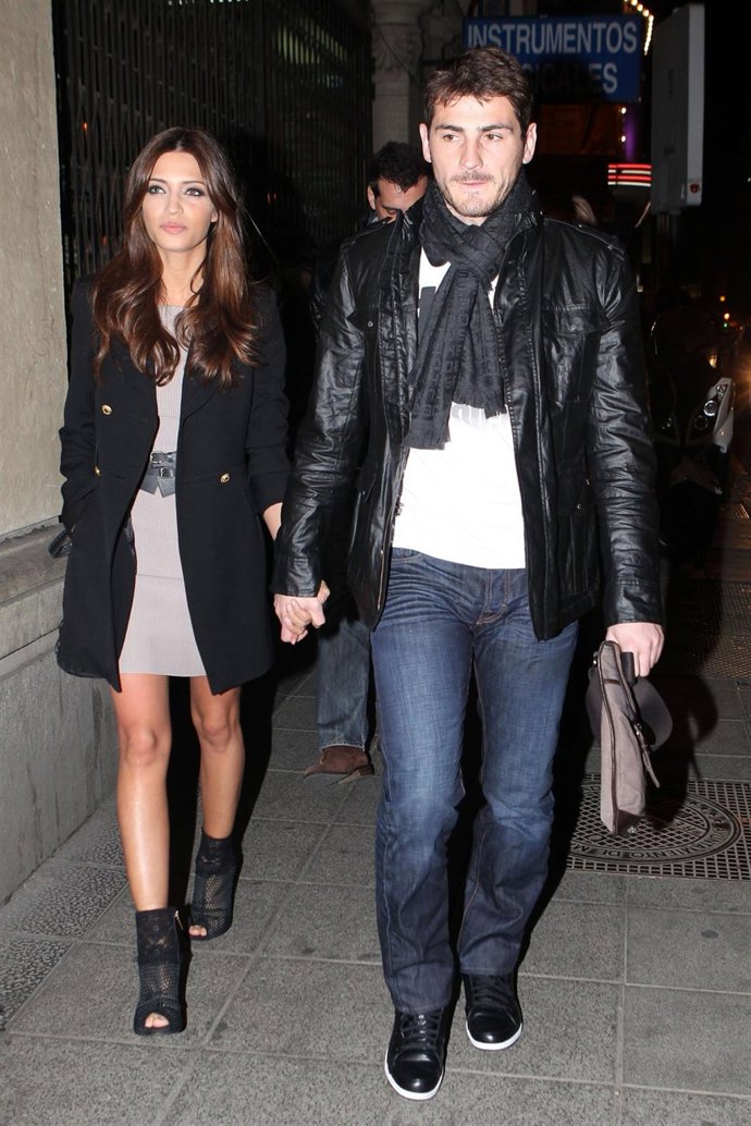Iker Casillas Y Sara Carbonero De La Mano