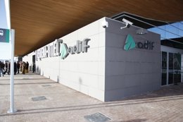 Parada De Autobús En La Estación Del AVE Requena-Utiel.