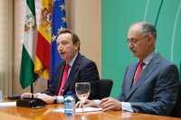 La Consejería de Empleo reclama a las aseguradoras una "relación" de las comisiones pagadas para aclarar su financiación