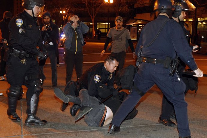 Enfrentamientos De Occupy Oakland Con La Policía 