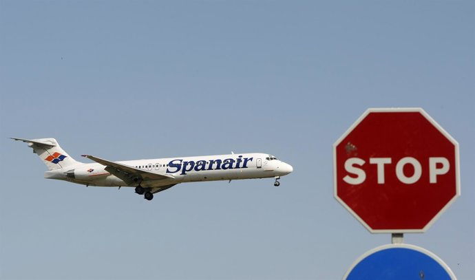 Recurso De Avión De Spanair Con Una Señal De Stop
