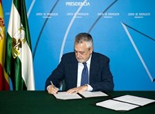 Griñán Firma En San Telmo El Decreto De Disolución Del Parlamento 