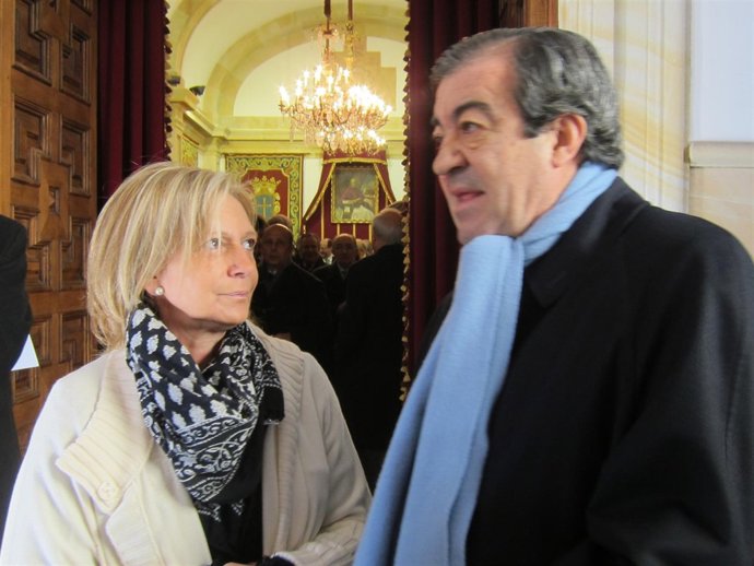 Alicia Castro Masaveu Y Francisco Álvarez-Cascos En La Universidad De Oviedo