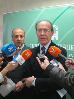 El Consejero De Medio Ambente, José Juan Dïaz Trillo, En Huelva.