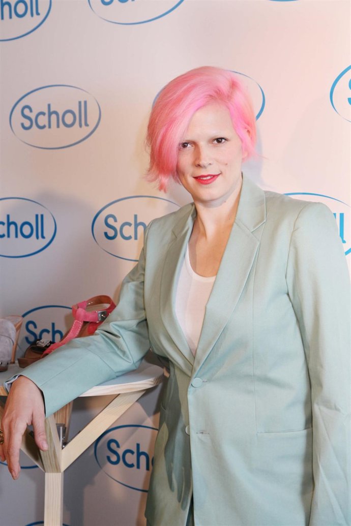 Bimba Bosé Como Nueva Imagen De La Firma Scholl
