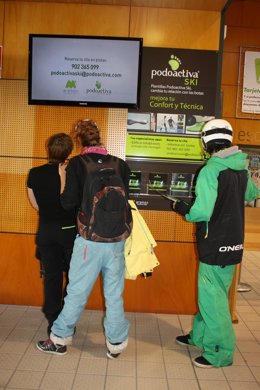 Esquiadores En Stand De Podoactiva