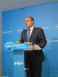 José Antonio Monago reclama "certezas" al Gobierno mientras "se reactivan" las primas a las renovables