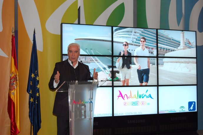 Consejero Turismo, Luciano Alonso, Presenta El Centro De Atención Al Crucerista