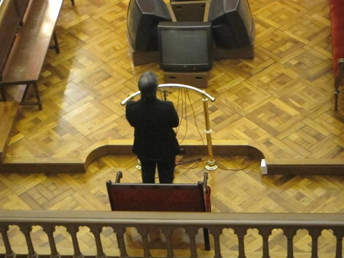 Juicio En La Audiencia Contra Un Acusado De Matar A Su Mujer Con Un Cúter