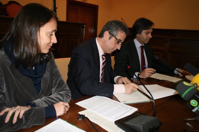 Prieto, Pérez Y González Durante La Firma