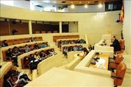 Alumnos Del IES Peñacastillo Con El Presidente Del Parlamento En El Hemiciclo
