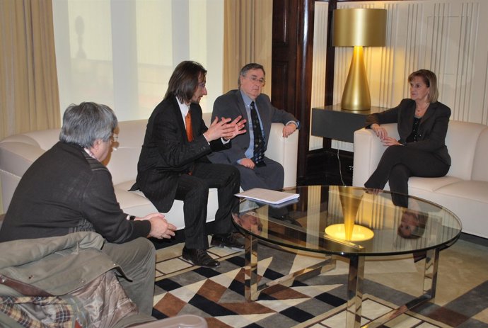 Sindicatos Y Colegios De Periodistas Se Reúnen Con La Pta. Del Parlament