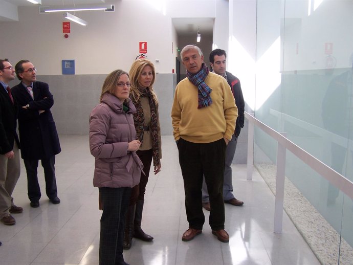La Delegada De Salud En Huelva, María José Rico, En Corteconcepción.