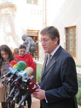 El Consejero De Economía Y Hacienda, Juan Bernal