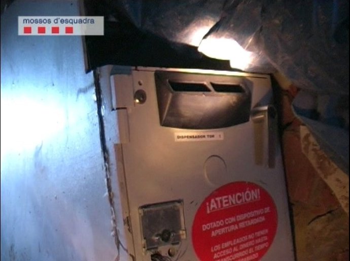 Imagen De Un Banco Saqueado En Barcelona