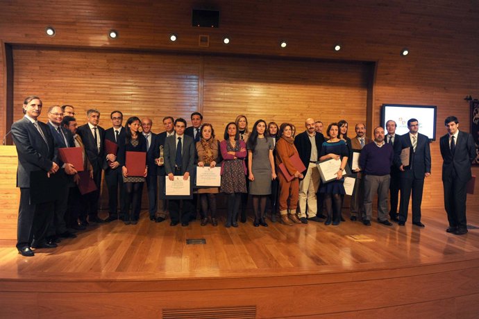 Foto De Familia De Los Premiosa La Calidad Y Modernizacion 2010