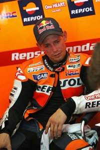 Stoner (Honda): "Se me ha bloqueado la espalda y no podía moverme"