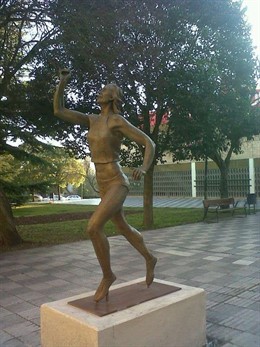 Estatua De Marta Domínguez En Palencia