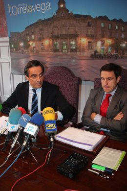 El Alcalde Y El Director General De Vivienda, En Rueda De Prensa