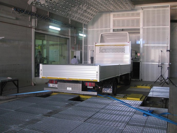 Un Vehículo De Liderkit Se Somete A Pruebas En La Galería Climática De Cetemet.