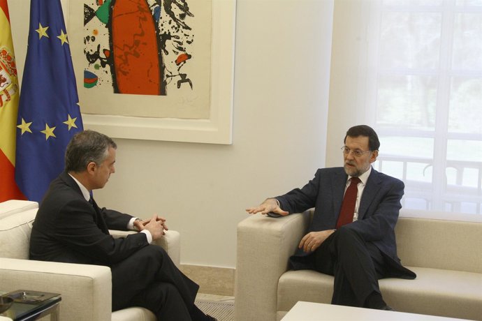 Rajoy Recibe A Urkullu En La Moncloa