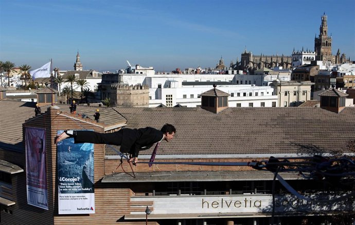 Espectáculo Acrobático De Helvetia En Sevilla.