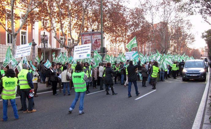 Manifestación De Enfermería Ante La Consejería De Sanidad