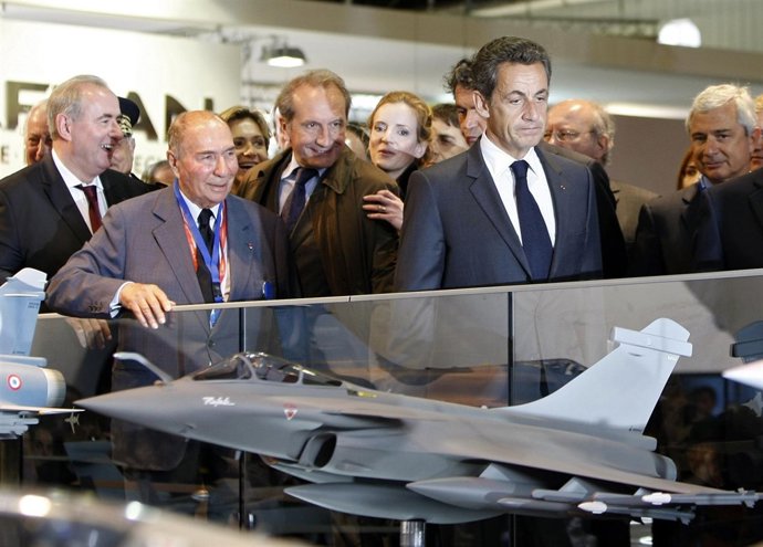 Sarkozy, Dassault Y Longuet En Una Exhibición Aérea