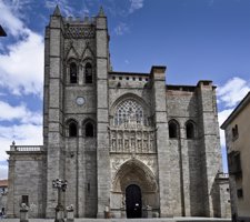 Fachada Occidental De La Catedral De Ávila