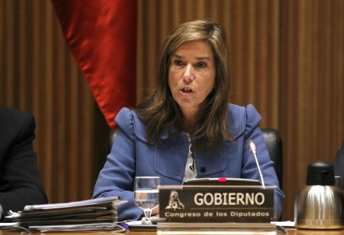 Primer Plano De La Ministra Ana Mato