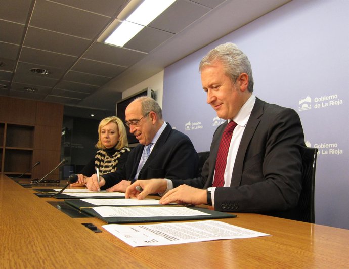 Del Río Firma Convenio En El Banco De Alimentos