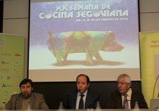 Cándido López (C) Presenta La Semana De Cocina. 