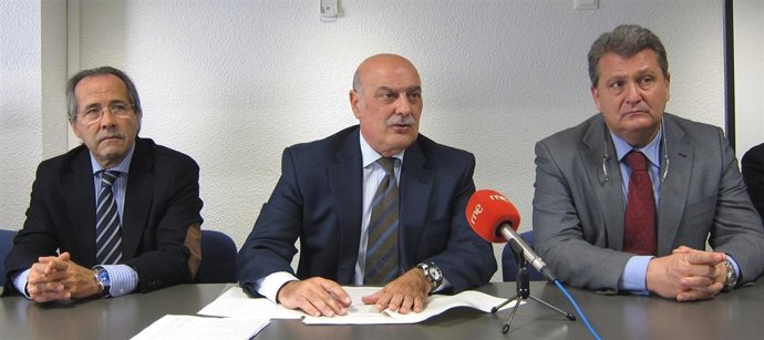 Candela Con Miembros De Su Junta Directiva