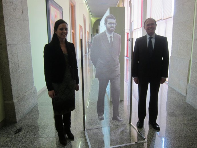 La Presidenta Del Parlamento Gallego, Pilar Rojo, Con Su Homólogo El Senado