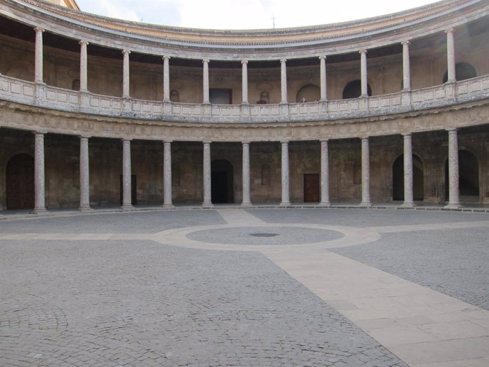 Palacio De Carlos V De La Alhambra