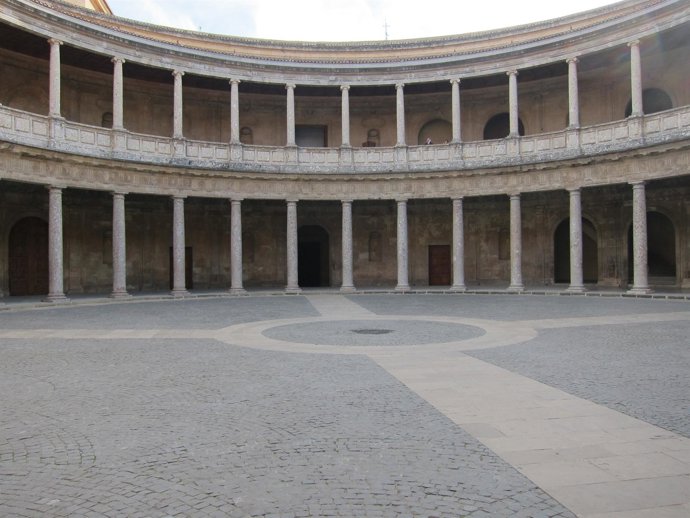 Palacio De Carlos V De La Alhambra