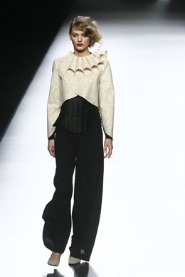 Modelo De Devota & Lomba En La Mercedes-Benz Fashion Week Madrid