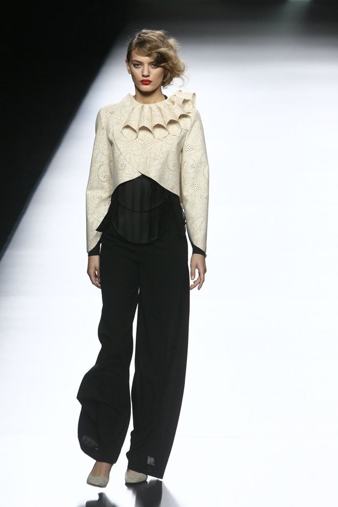 Modelo De Devota & Lomba En La Mercedes-Benz Fashion Week Madrid