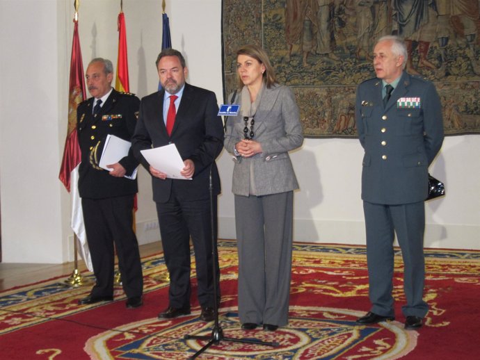 Cospedal Y Labrador En Rueda De Prensa