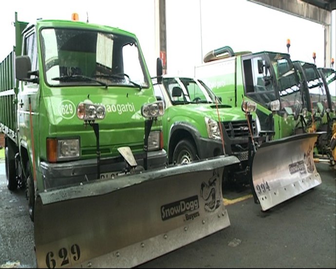 Maquinaria A Punto Para Quitar Nieve Del Ayuntamiento De Bilbao