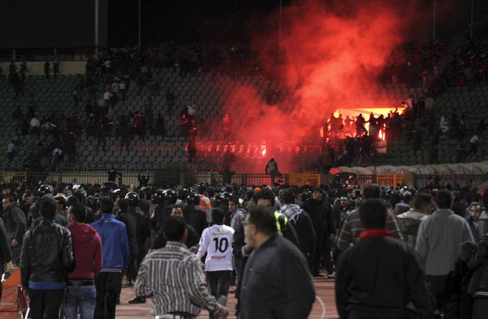 Enfrentamientos nun Estadiu De Fútbol n'Exiptu